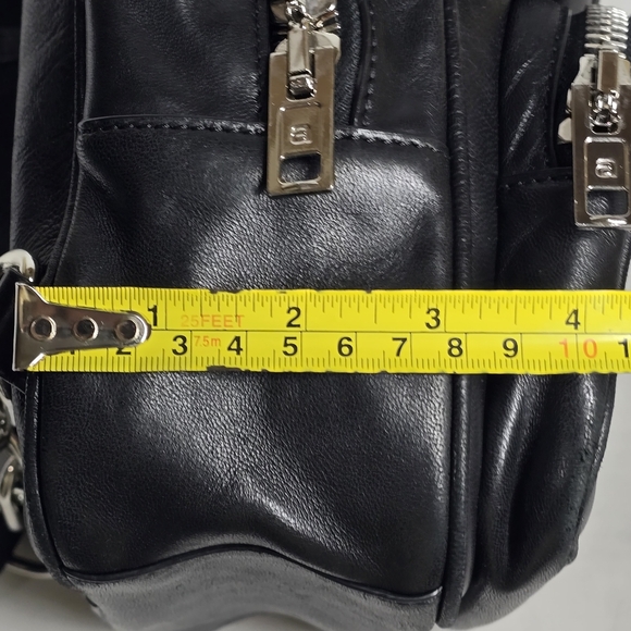 backpack reeves leather 9 Leather Backpacks That Actually Live Up to the Hype